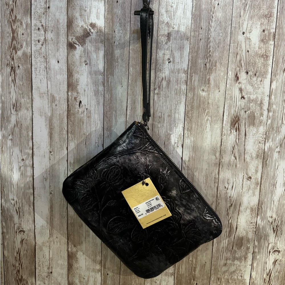 NWT Patricia Nash Black/Silver Burnished Tooled Leather Cassini Wristlet